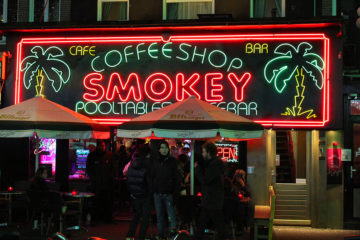 amsterdam coffeeshop smokey
