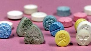 extasy alias xtc pillen in vielen verschiedenen Spielarten was Farben und Formen anbelangt auf einem Bild vereint