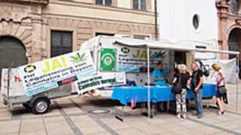 Cannabis Legalisierung in Deutschland 9 image 6 Am Mittwoch hat die neue Ampelkoalition unter Bundeskanzler Olaf Scholz ihre Pläne im neuen Koalitionsvertrag für Deutschland vorgestellt. Unter dem Motto "Fortschritte wagen" stellten die Parteien ein 177-seitiges Dokument vor, das Pläne zur Einführung der kontrollierten Abgabe von Cannabis in Deutschland enthält.